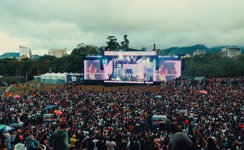Palco do evento surpreendeu com grande estrutura de LED