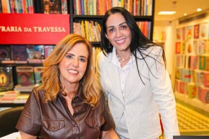 Ylana e a CEO da Editora Leader, Andreia Roma