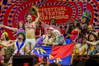 Abertura do Festival de Teatro Amir Haddad em 2025 - Amir Haddad, Fernanda Montenegro e Grupo Tá Na Rua